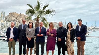 La consellera de Innovación, Industria, Comercio y Turismo, Nuria Montes, asiste al comité ejecutivo de la Cámara de Comercio de Alicante